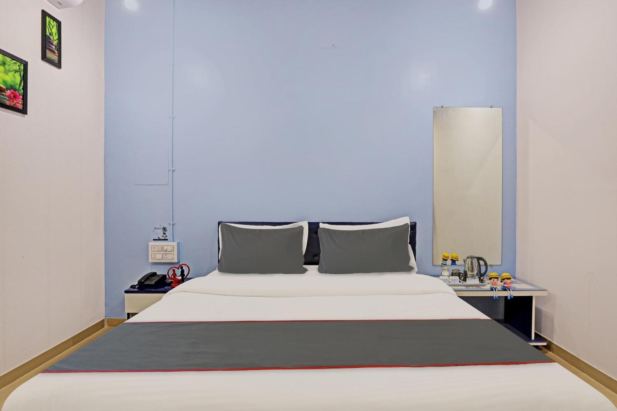 Hotel Silk, Premier Budget Friendly Luxury Hotel In Surat, Perfect For Families, Couples And Business Travelers Exterior photo