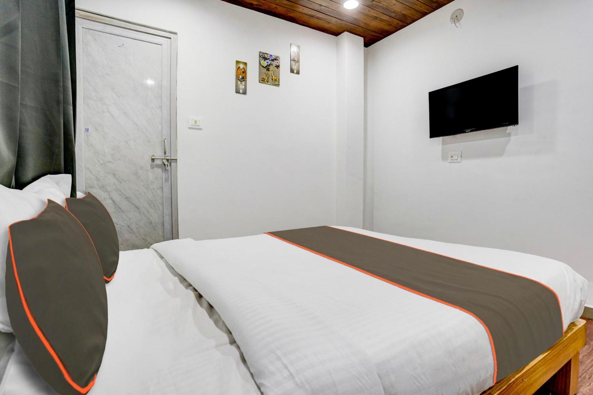 Hotel Silk, Premier Budget Friendly Luxury Hotel In Surat, Perfect For Families, Couples And Business Travelers Exterior photo