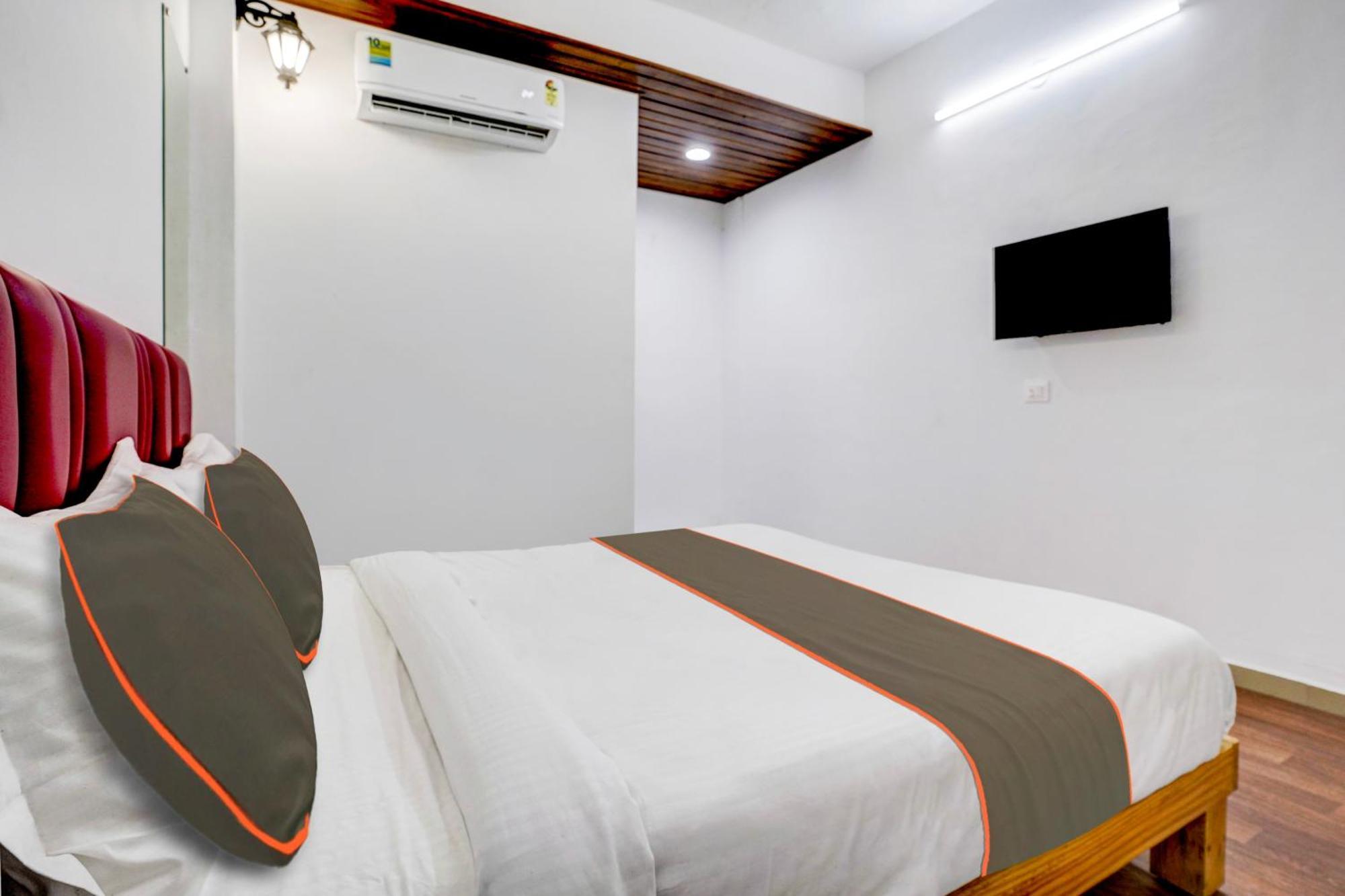 Hotel Silk, Premier Budget Friendly Luxury Hotel In Surat, Perfect For Families, Couples And Business Travelers Exterior photo