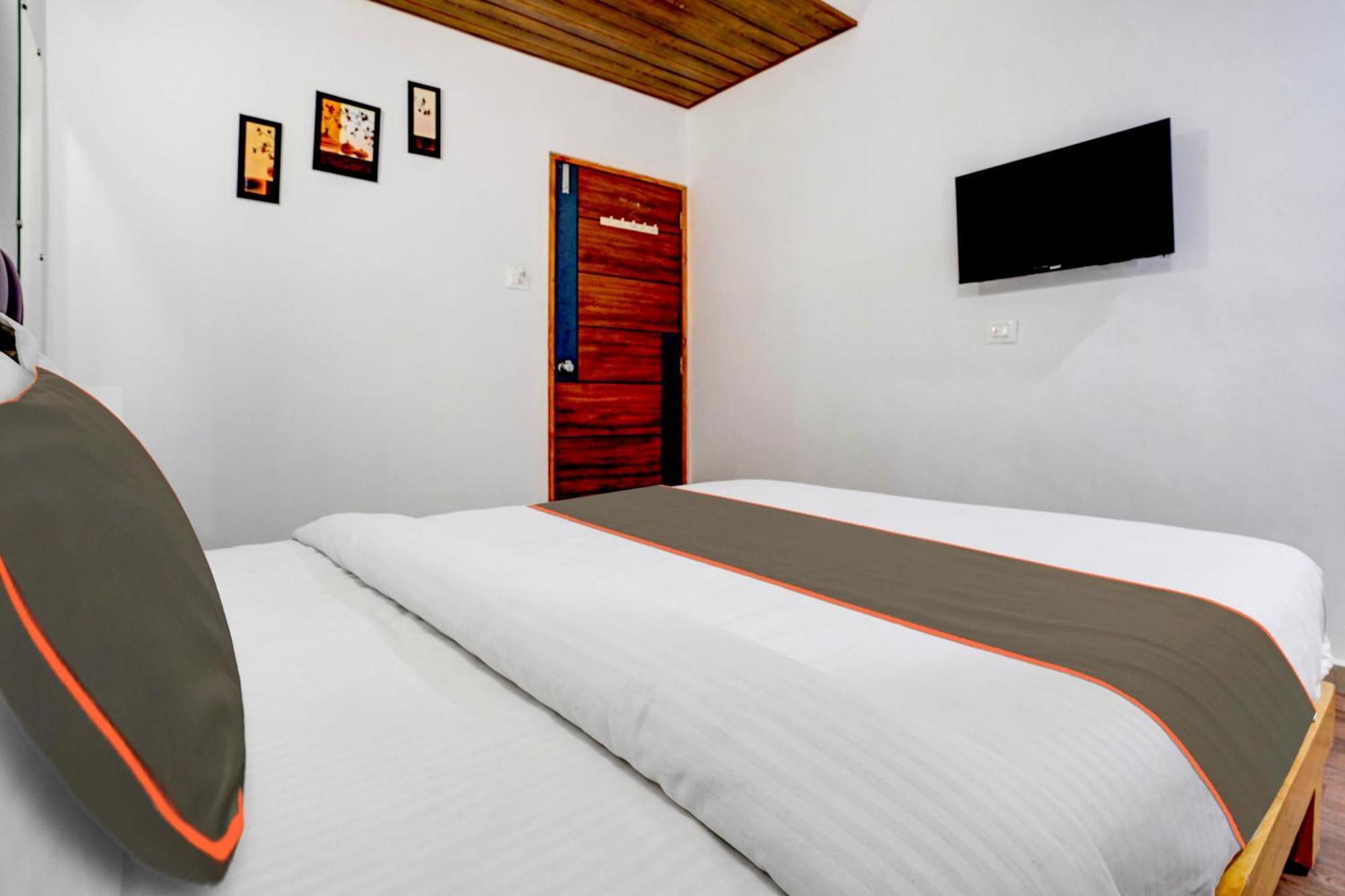 Hotel Silk, Premier Budget Friendly Luxury Hotel In Surat, Perfect For Families, Couples And Business Travelers Exterior photo
