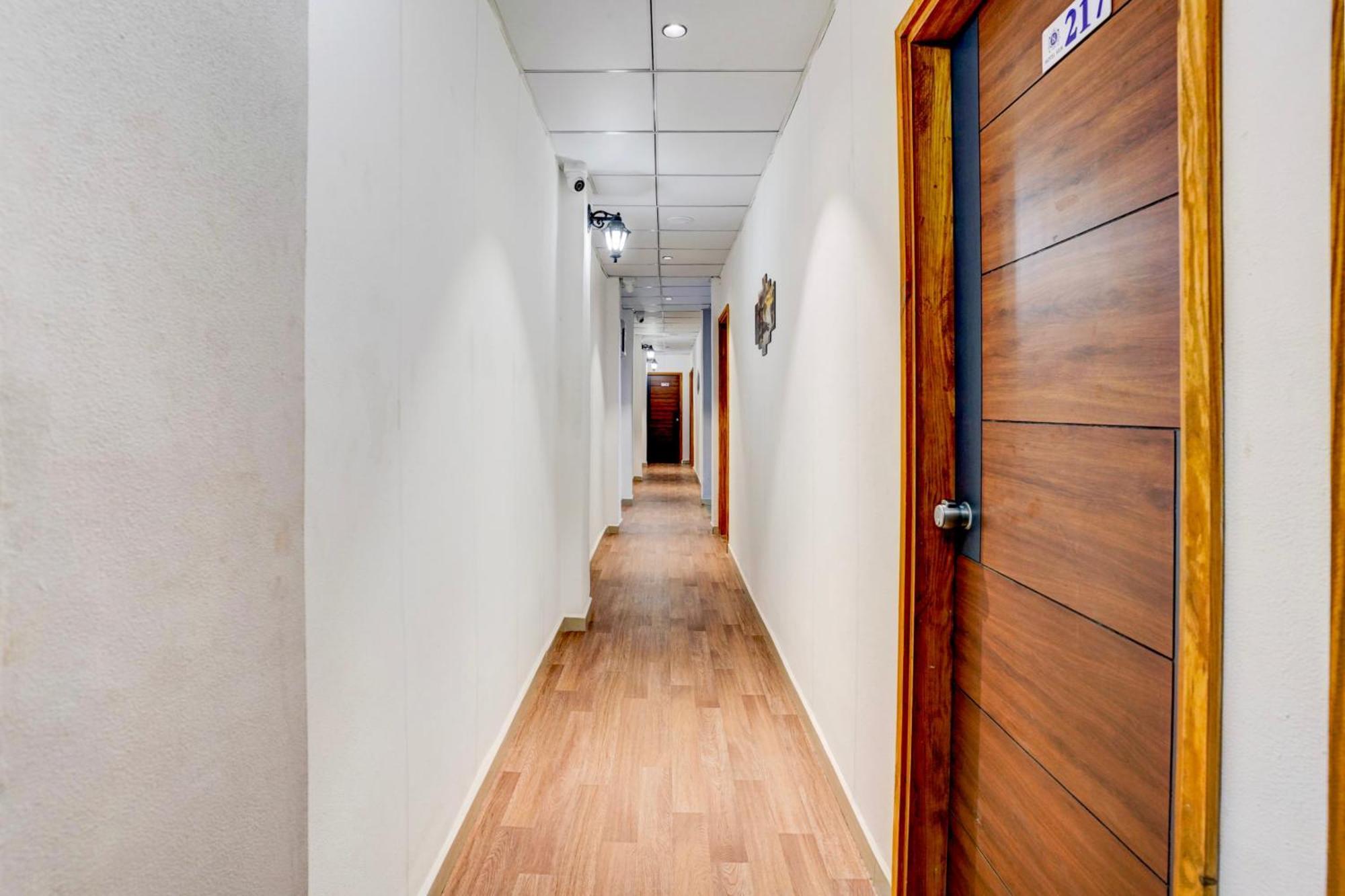 Hotel Silk, Premier Budget Friendly Luxury Hotel In Surat, Perfect For Families, Couples And Business Travelers Exterior photo