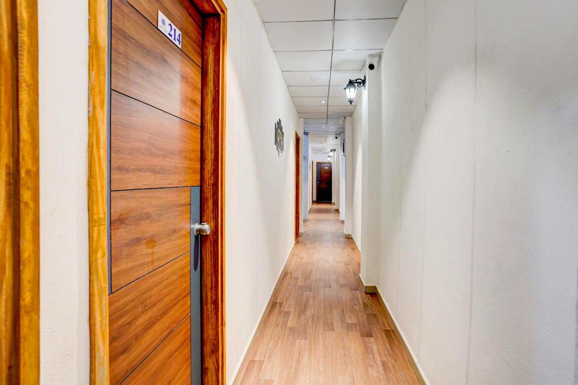 Hotel Silk, Premier Budget Friendly Luxury Hotel In Surat, Perfect For Families, Couples And Business Travelers Exterior photo